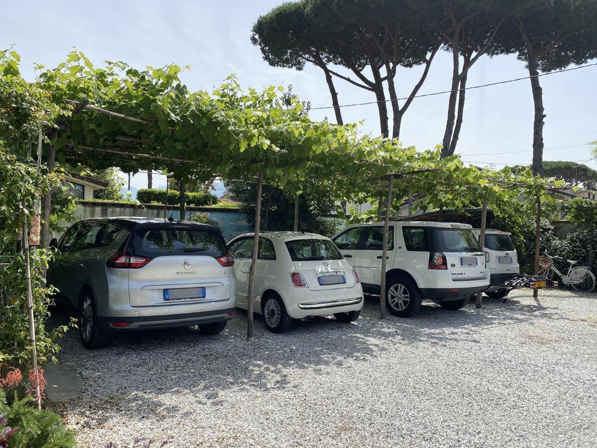 B&B Due Passi Dal Mare Cinquale Kültér fotó