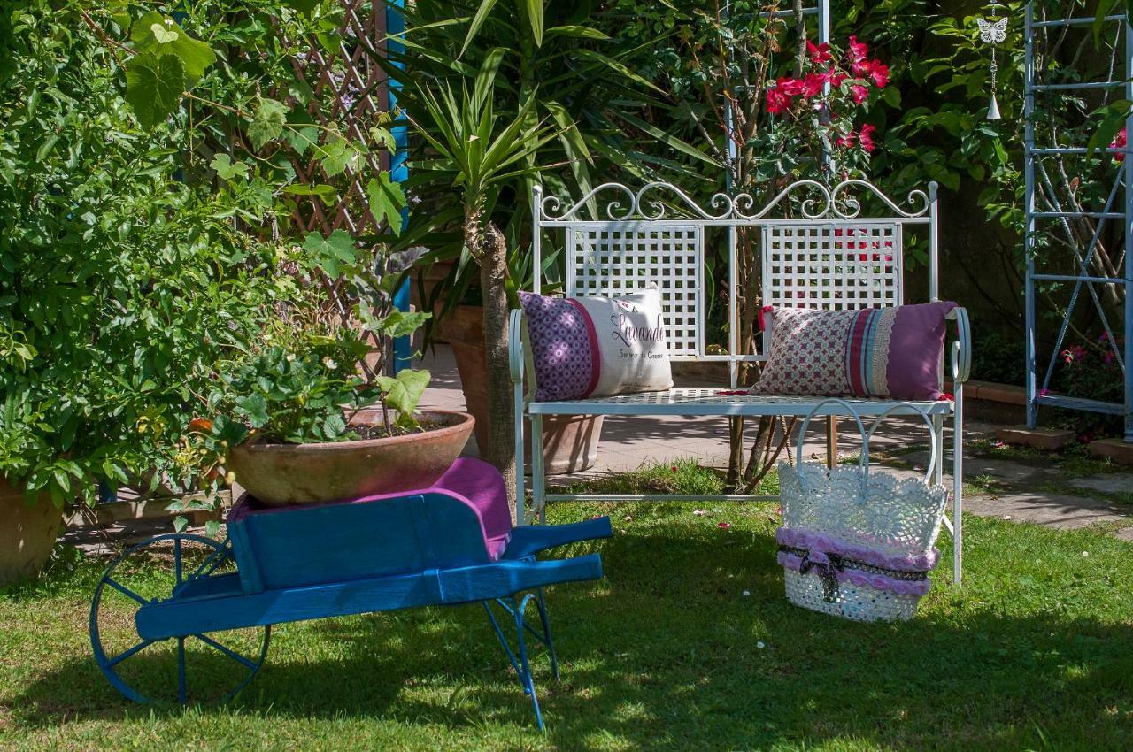 B&B Due Passi Dal Mare Cinquale Kültér fotó