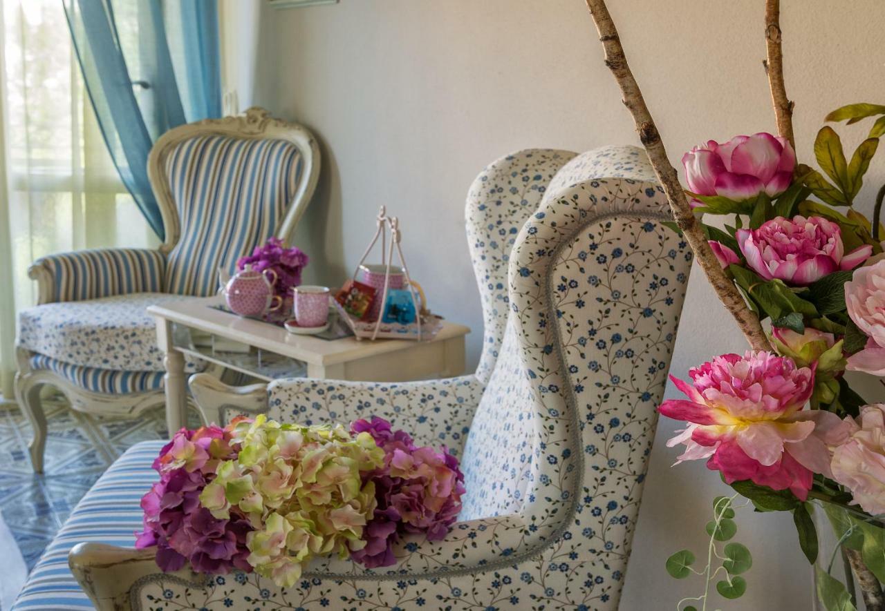 B&B Due Passi Dal Mare Cinquale Kültér fotó