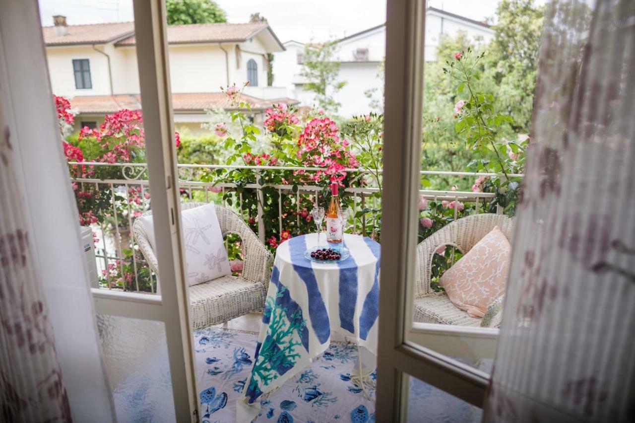 B&B Due Passi Dal Mare Cinquale Kültér fotó